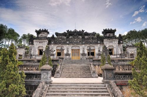 Tombeau de Khai Dinh : Une Fenêtre Unique sur l’Héritage Impérial du Vietnam