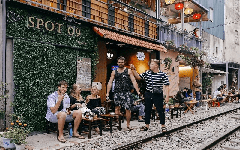 hanoi-train-street-8